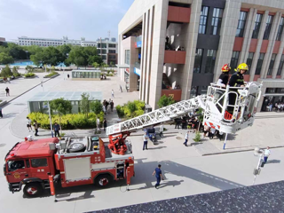 消防演練筑防線，安全意識入人心 學院組織開展應急疏散逃生消防演練活動