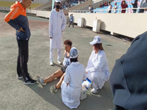 醫(yī)學(xué)系綠色聯(lián)盟醫(yī)學(xué)社志愿者為運(yùn)動(dòng)會(huì)做好醫(yī)療保障服務(wù)